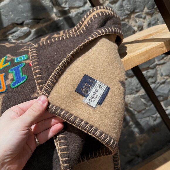 Louis Vuitton x NBA Lettering Brown Wool Cashmere Neo Monogram Blanket - Picture 4 of 13